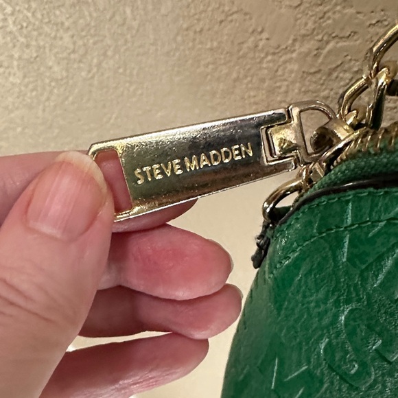 Steve Madden Green Embossed Logo Crossbody with Gold Chain - Picture 6 of 8